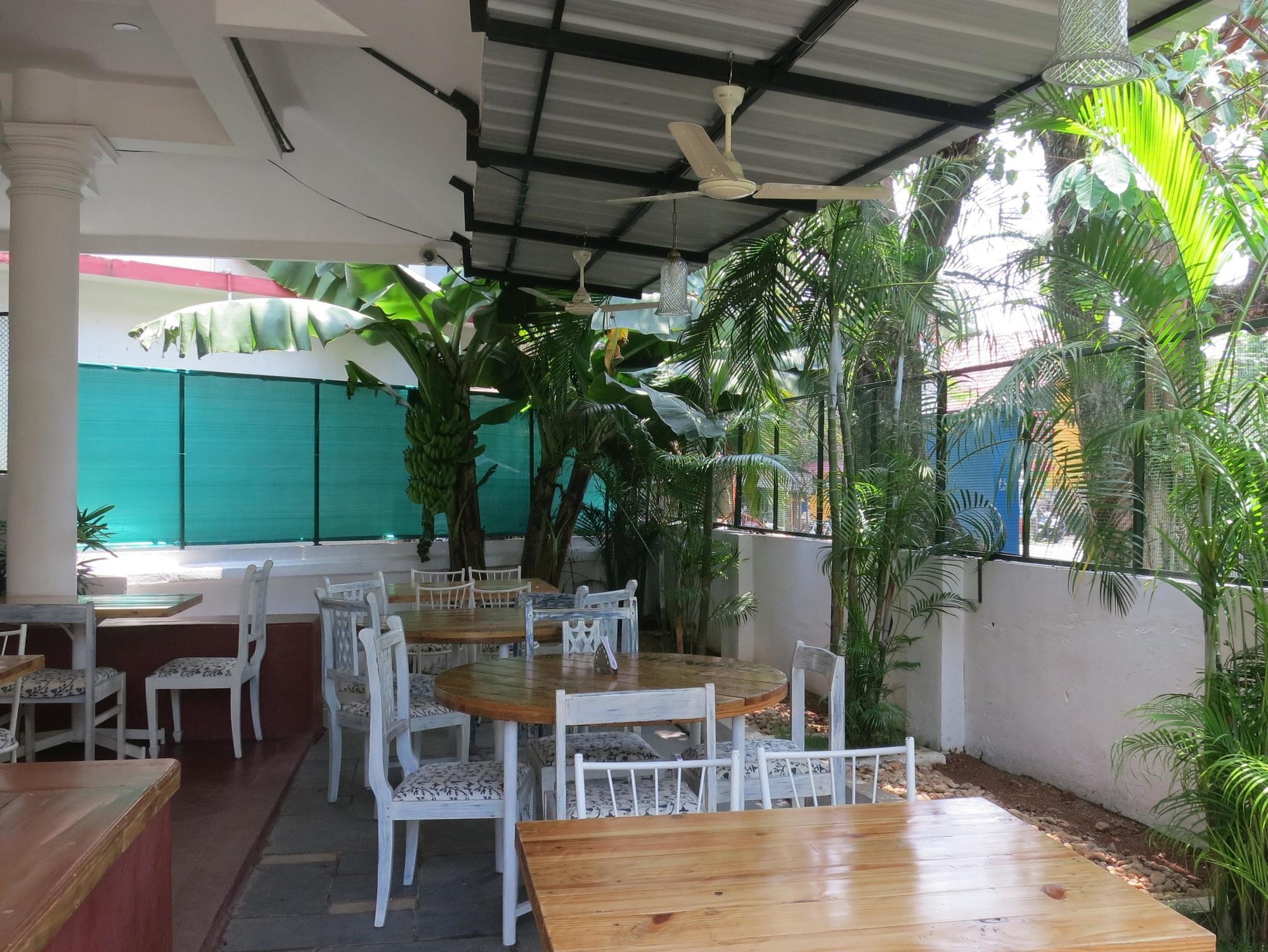 Happy Camper Hostel Kochi ภายนอก รูปภาพ