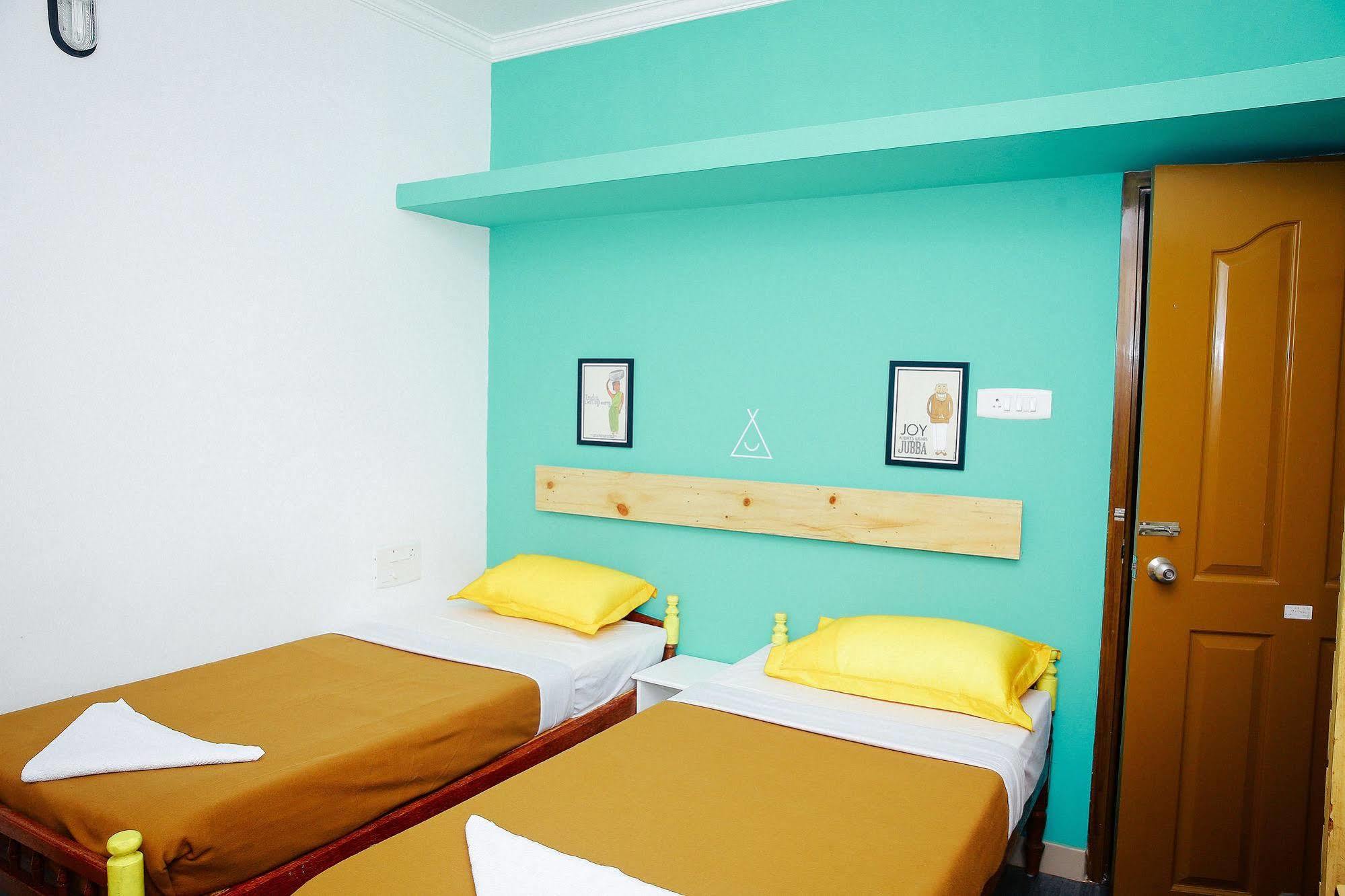 Happy Camper Hostel Kochi ภายนอก รูปภาพ
